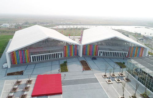 天冷了,篷房也穿上了棉衣