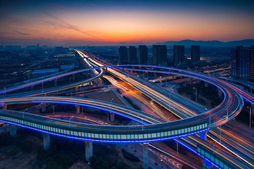 a股 未來漲幅有望超200 的4大 新基建 概念股,收藏待漲 附名單